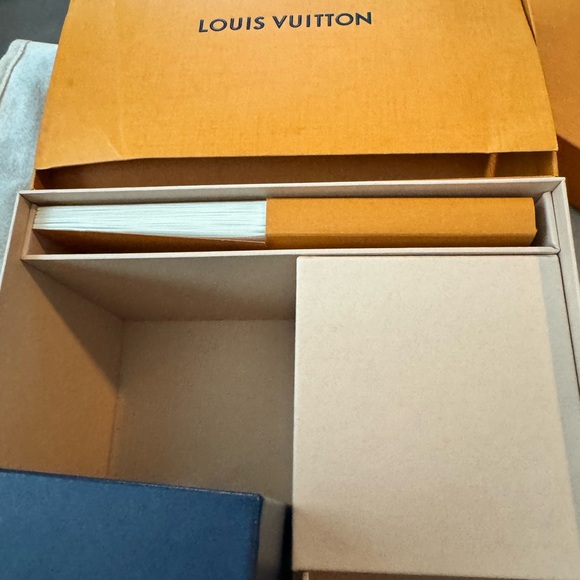 Practically New LV Horizon Tambour.. Mint Condition. - Picture 4 of 10